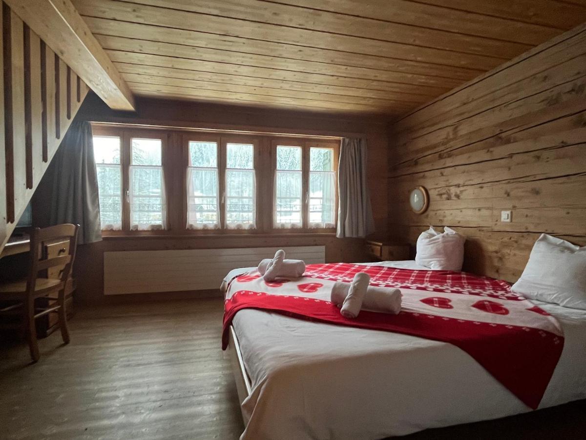 L'Auberge De L'Ours Vers L'Eglise Luaran gambar