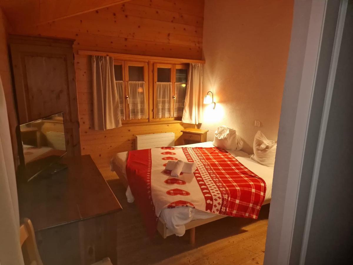 L'Auberge De L'Ours Vers L'Eglise Luaran gambar