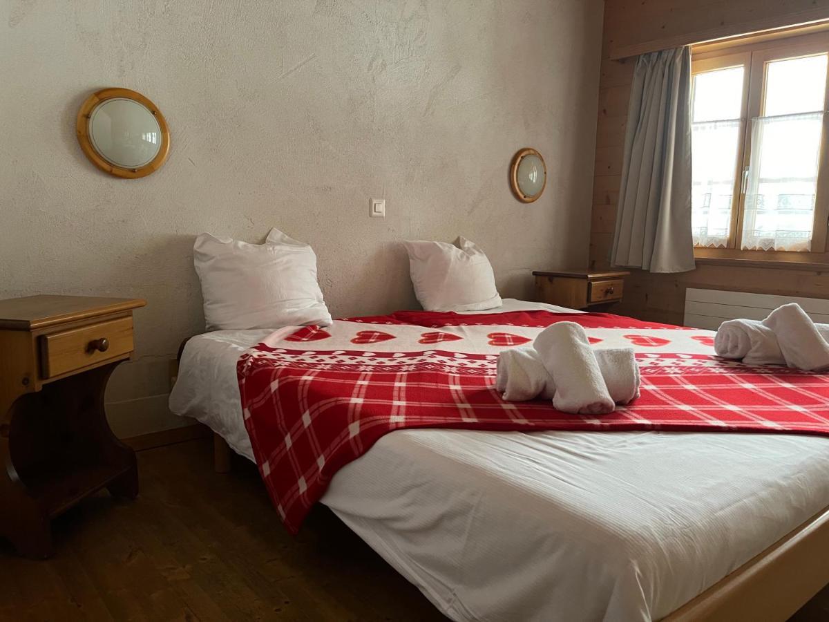 L'Auberge De L'Ours Vers L'Eglise Luaran gambar